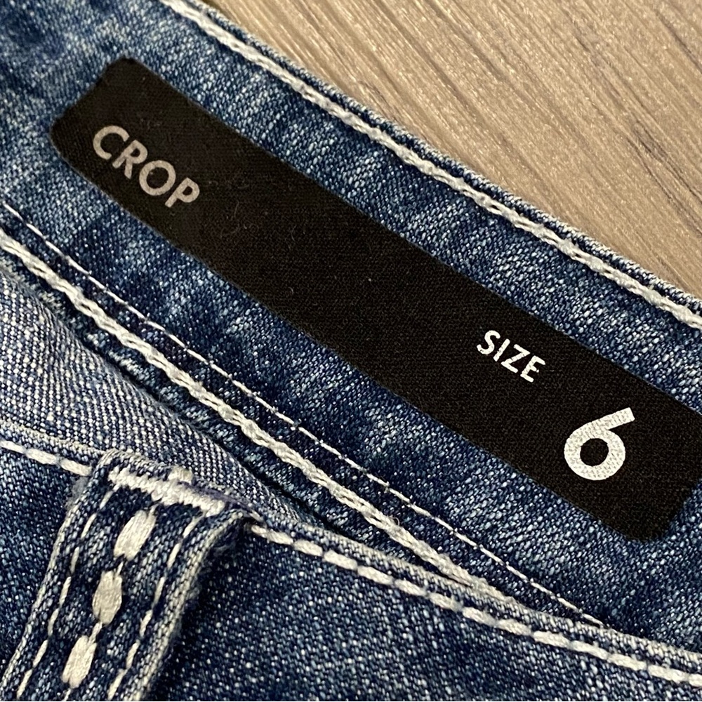 Jordache Jeans Skinny Cropped Women’s Size 6 MediumWash Denim Cuffed Hem Stretch - Picture 3 of 11